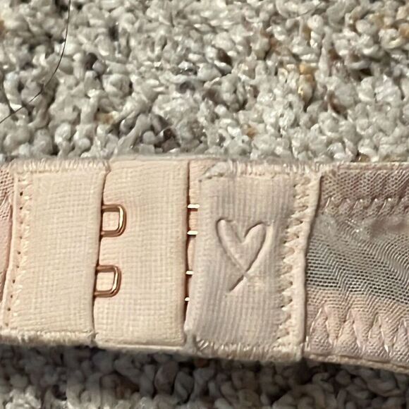 Victorias Secret Nude Shimmer Lightly Lined Demi Bra 36B - Picture 5 of 5